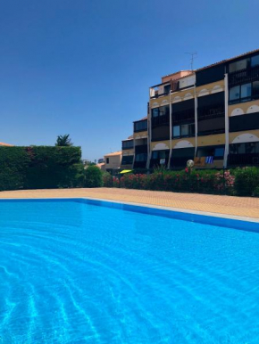 Rez de jardin OU ascenseur 4 ieme PISCINE -WIFI-Village naturiste holidaysochic